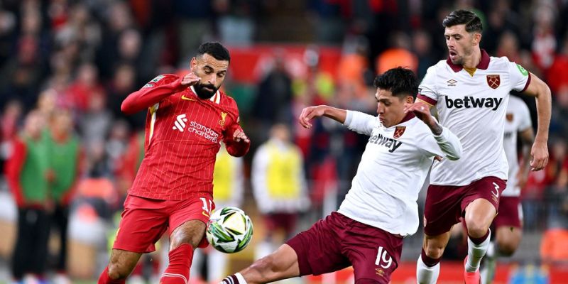 Soi Kèo Liverpool vs West Ham 22h00 28/02 - Ngoại Hạng Anh 1 Liverpool vs West Ham có sự chuẩn bị trái ngược nhau